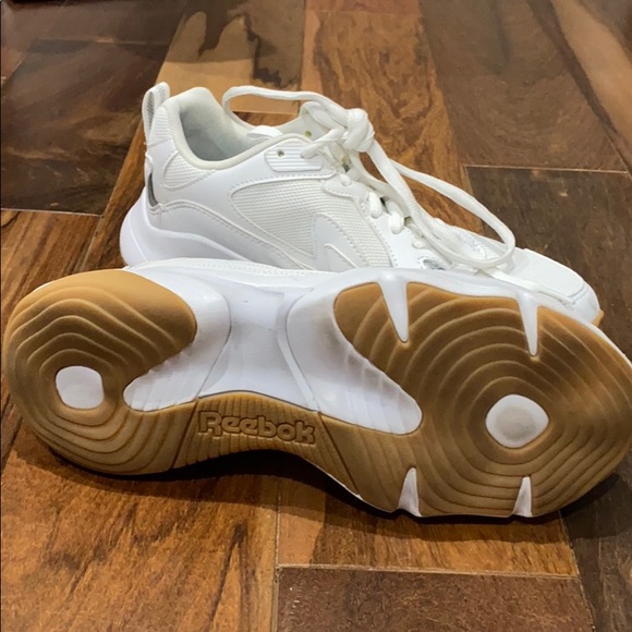 Reebok unisex chunky sneaker - Picture 2 of 3